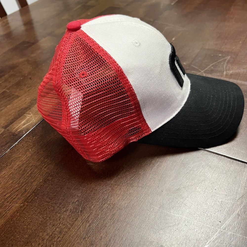TRAVIS MATHEW Trucker Hat One Size Fits All Red White Black Golf Hat Breathable - Picture 2 of 5